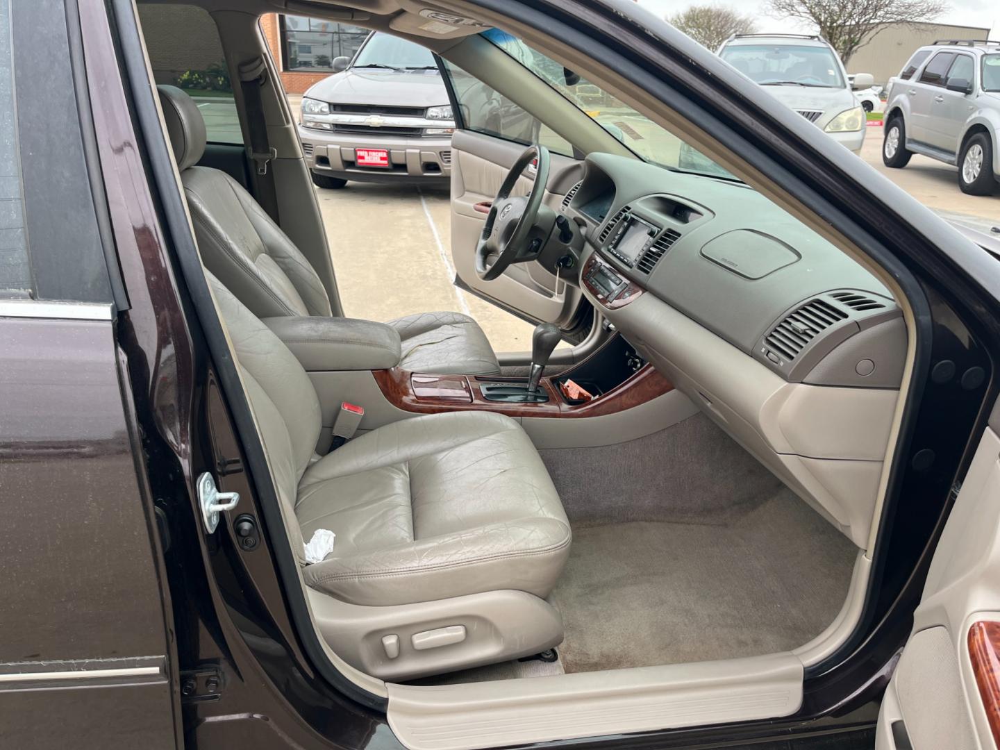 2002 BROWN /tan Toyota Camry LE V6 (JTDBF32K420) with an 3.0L V6 DOHC 24V engine, 4-Speed Automatic Overdrive transmission, located at 14700 Tomball Parkway 249, Houston, TX, 77086, (281) 444-2200, 29.928619, -95.504074 - Photo#11